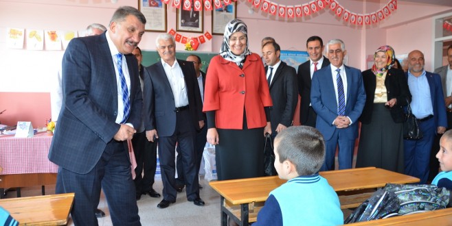 BAŞKAN GÜRKAN, “ÖĞRETMENLİK PEYGAMBERLİK MESLEĞİDİR”
