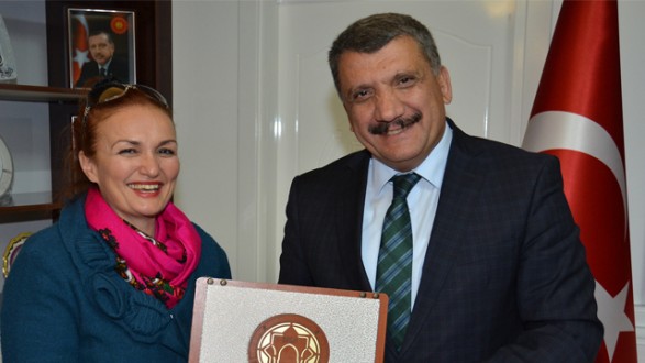 BAŞKAN GÜRKAN, “TÜRKÜLERİMİZİ YAŞATMALIYIZ”