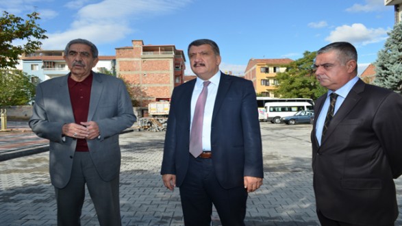 BAŞKAN GÜRKAN, “YILLARDIR GİRİLMEYEN SOKAKLARA GİRDİK”