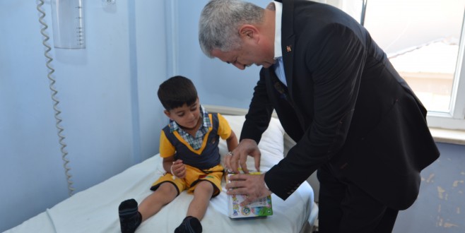 Başkan Polat, “Sünnet Şöleni” Kapsamında Erkekliğe İlk Adımını Atan Çocukları Ziyaret Etti