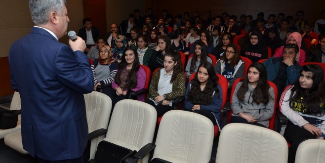 Başkan Polat, &quot;Tuttuğunu Koparan Bir Gençlik Ülkemizin Geleceğine Yön Verecektir&quot;