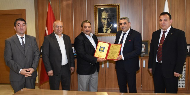 Başkan Sadıkoğlu’na Onursal Üyelik Belgesi Verildi