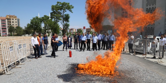 Battalgazi Belediye Personeline Yangın Söndürme Eğitimi Verildi