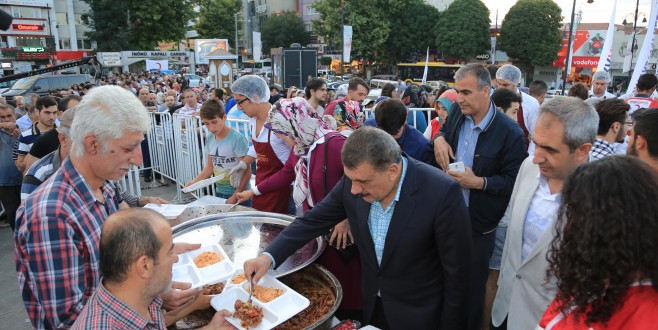 Battalgazi Belediyesi İftar Çadırında Her Gün 2 Bin 500 Kişiye İftar Veriliyor