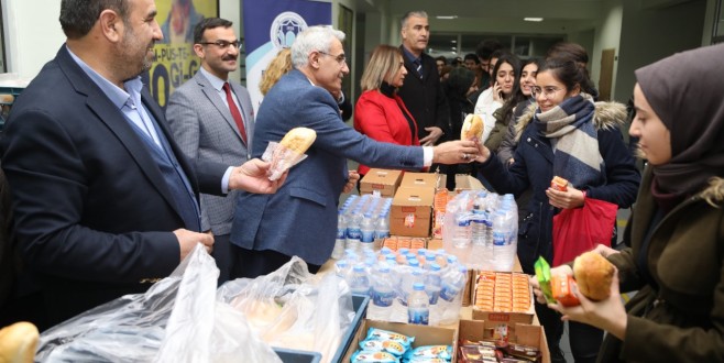 Battalgazi Belediyesi’nden Öğrencilere Sandviç İkramı