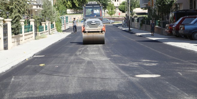 Battalgazi Belediyesi Sıcak Asfalt Çalışmalarına Aralıksız Devam Ediyor