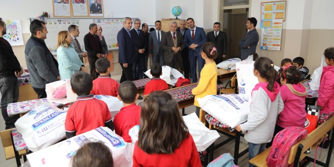 Battalgazi Belediyesinden Öğrencilere Giysi Yardımı