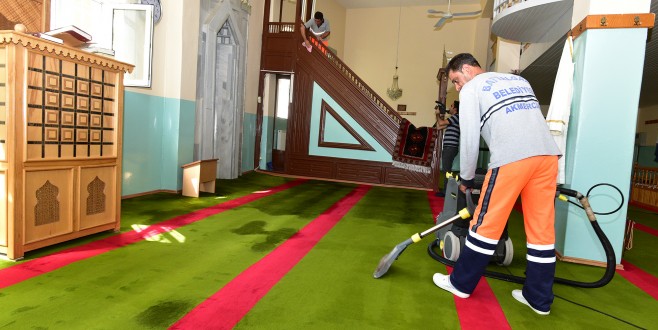 Bayram Öncesi Camilerin Genel Temizliği Yapılıyor