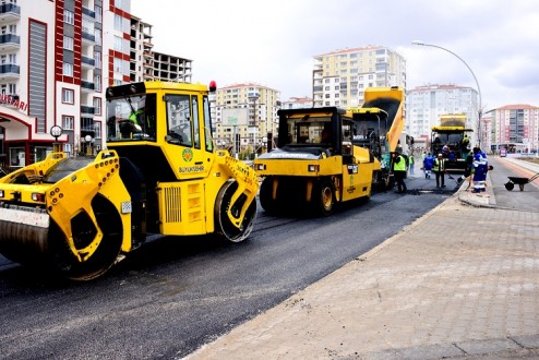 Bostanbaşı Caddesi Asfaltlanıyor