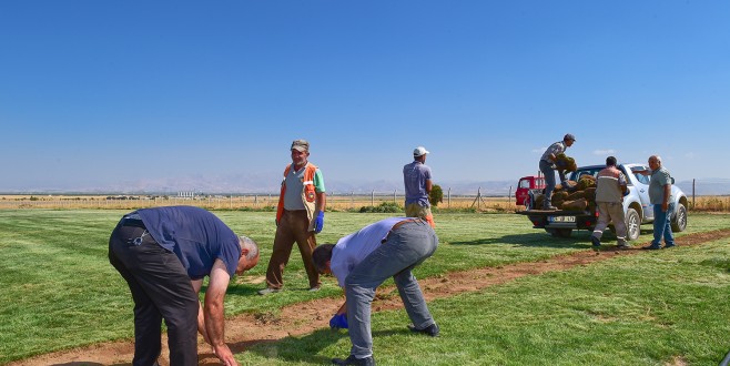 Büyükşehir Belediyesi Hazır Çim Üretti
