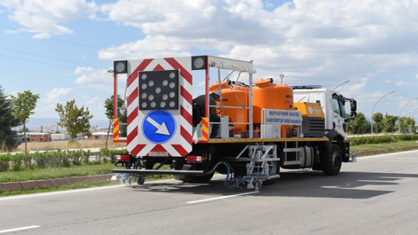 Büyükşehir Belediyesi Yol Çizgi Aracı Aldı