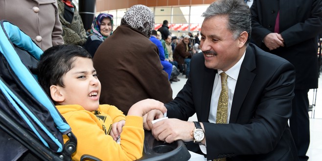 Büyükşehir’den 80 Tekerlekli Sandalye Dağıtımı