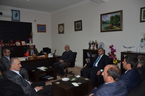 BÜYÜKŞEHİR’DEN ÖĞRETMENLERE KİTAP HEDİYESİ