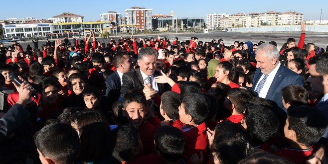 BÜYÜKŞEHİR’İN ORGANİZESİ İLE ANLAMLI MESAJ: ÇOCUKLAR ÖLMESİN