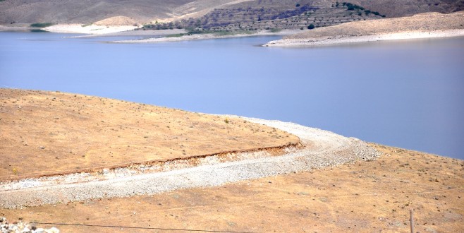 BÜYÜKŞEHİR KALE’DE YOL ÇALIŞMALARI YAPIYOR