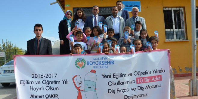Büyükşehir, Samanköy’de Diş Sağlığı Seti Hediye Etti