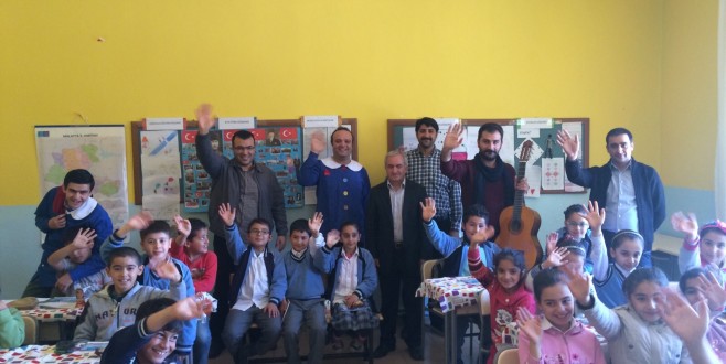 BÜYÜKŞEHİR TİYATRO EKİBİNDEN  "NE OLSAM BÜYÜYÜNCE" OYUNU