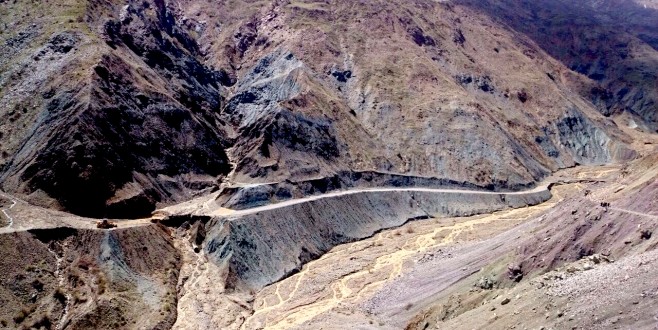 Büyükşehir Yollarda Heyelan Temizliği Yapıyor