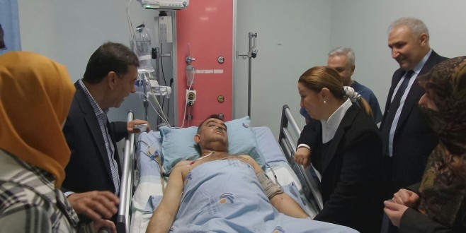 ÇALIK, KAZADA YARALANAN ŞOFÖRÜ HASTANEDE ZİYARET ETTİ