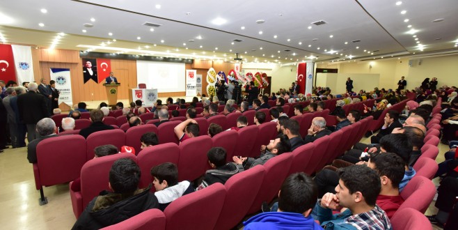 “ÇANAKKALE RUHU VE GENÇLİK” KONULU KONFERANS YAPILDI