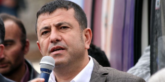 Cemaatci Aranırsa AK Parti Diye Bir Grup Olmaz