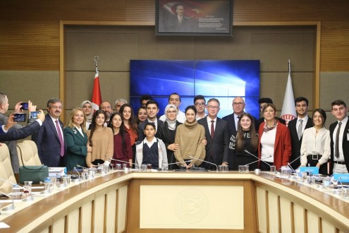 Çocuklar Chp’li Tanal’a ‘Bizi Erdoğan’la Görüştür’ Deyince…
