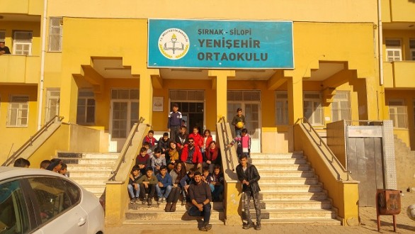 Çocuklar Gülsün Diye Yollara Düştüler