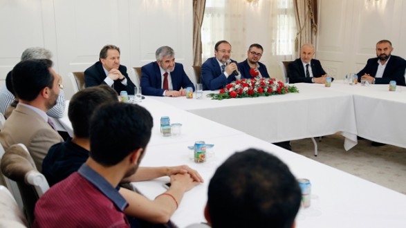 Diyanet, madde bağımlılığından kurtulan gençleri umreye götürüyor...‏