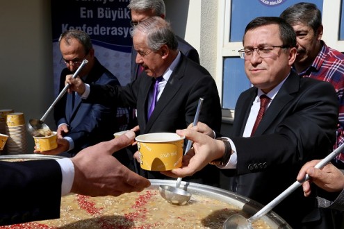 Eğitim-Bir-Sen Üniversite Şubesinden Aşure Etkinliği