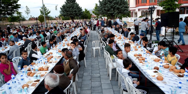 EKMEĞİMİZİ, AŞIMIZI PAYLAŞIYORUZ