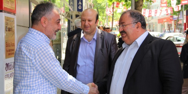 EMEKLİ HAKKINI HELAL ETMİYOR