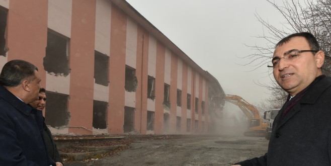 Eski Devlet Hastanesi’nin Yıkımına Başlandı
