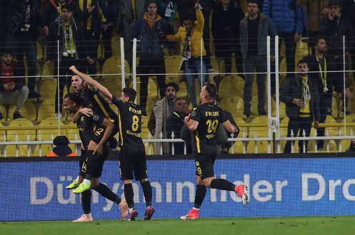 Fenerbahçe Hayata Döndü