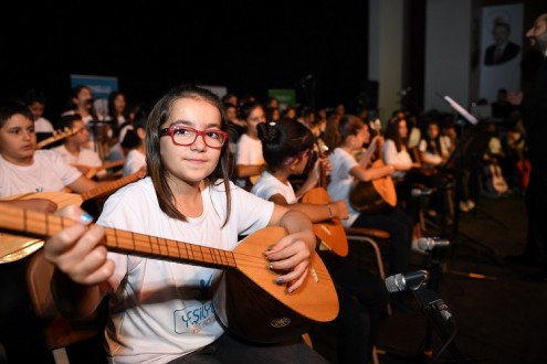 Geçmişine Bağlı, Geleceğe Emin Adımlarla Yürüyen Nesiller Yetiştirmeliyiz