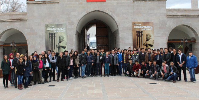 GENÇLER, BATTALGAZİ’DE TARİHİ MEKÂNLARI GEZDİ