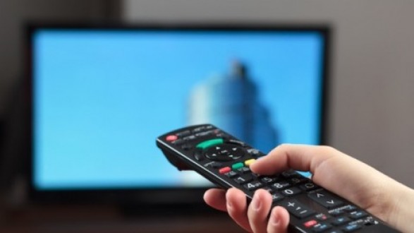 GENÇLER BOŞ VAKİTLERİNİN ÇOĞUNU TELEVİZYON İZLEYEREK GEÇİRİYOR