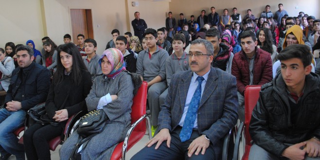GENÇLER ÇAĞIN HASTALIĞI “ MEDYA BAĞIMLIĞINA” DİKKAT ÇEKİYOR