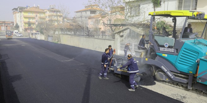 Göztepe Mahallesinde Bulunan 10 Sokakta Sıcak Asfalt Serimi Yapıldı