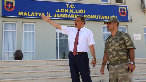 GÜRKAN, ALBAY YILMAZ’A “HAYIRLI OLZUN” ZİYARETİNDE BULUNDU