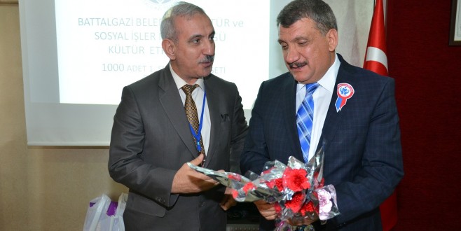 GÜRKAN, ÖĞRETMEN VE ÖĞRENCİLERE EĞİTİM SETİ HEDİYE ETTİ