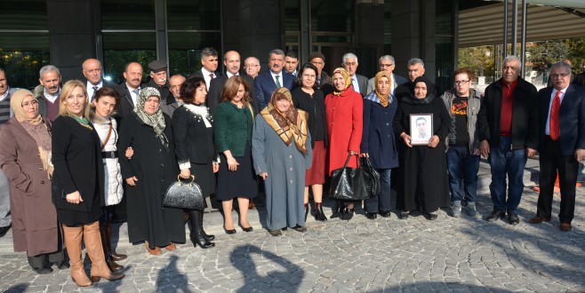 GÜRKAN, ŞEHİT ÖĞRETMENLERİN AİLELERİ İLE BİR ARAYA GELDİ