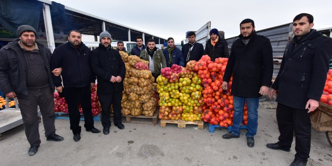 GÜVENLİK GÜÇLERİMİZE 2 TON SEBZE VE MEYVE GÖNDERİLDİ