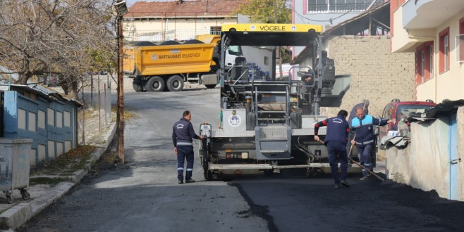 Hanımınçiftliği Mahallesinde Sıcak Asfalt Serimi Yapıldı