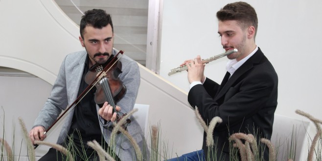 Hastanede Müzik Dinletisi