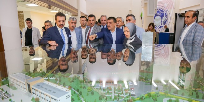 Hisarcıklıoğlu’ndan Başkan Gürkan’ın Hizmetlerine Övgü