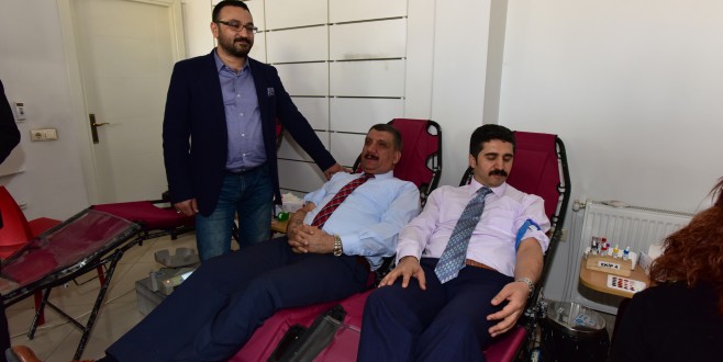 HORASANLI VE GÜRKAN, KAN BAĞIŞINDA BULUNDU