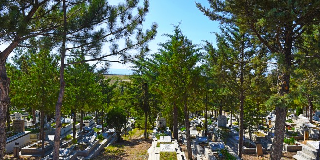 İLÇE VE KIRSAL MAHALLE MEZARLIKLARIN ETRAFI KAFES TEL İLE ÇEVRİLİYOR