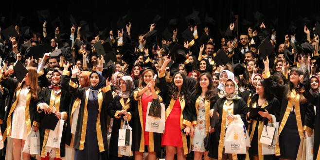 İÜ 25. Dönem Tıp Fakültesi Mezuniyet Töreni Gerçekleştirildi