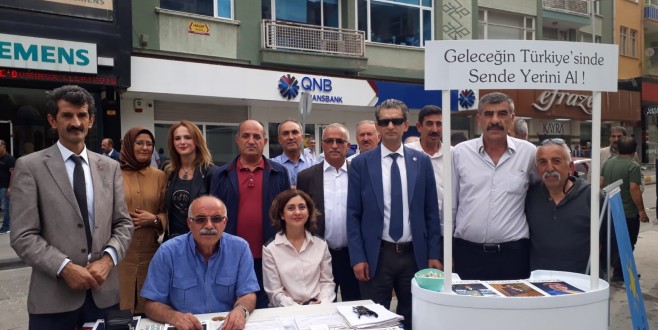 İYİ Parti, Malatya’da ‘Üye Ol’ Kampanyası Düzenledi