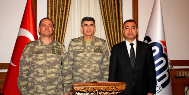 K. K. Komutanı Org. Çolak, Vali Toprak’ı Makamında Ziyaret Etti